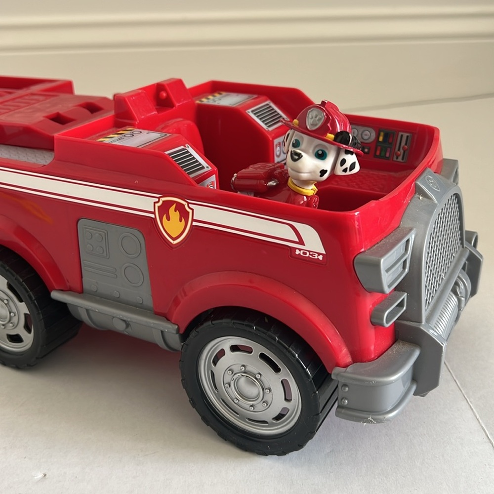 Paw Patrol Ultimate Rescue Fire Truck w/Extendable 2 ft. Tall Ladder Marshall - Picture 10 of 17